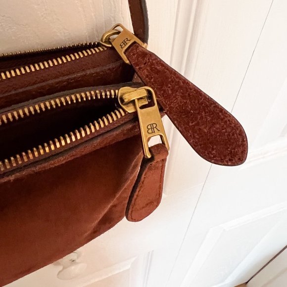 ✨ NWT ✨ - Banana Republic - Suede Bag with adjustable strap - Picture 9 of 15
